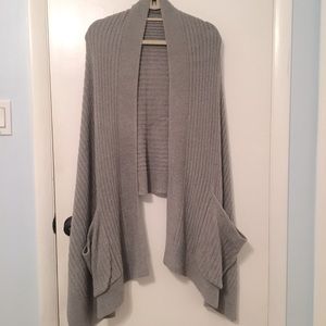 Barefoot Dreams Pocket Travel Wrap